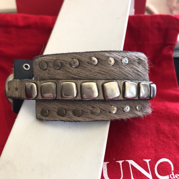 Uno de 50 cream cowhide leather with silver rivets unisex cuff. - Picture 4 of 14